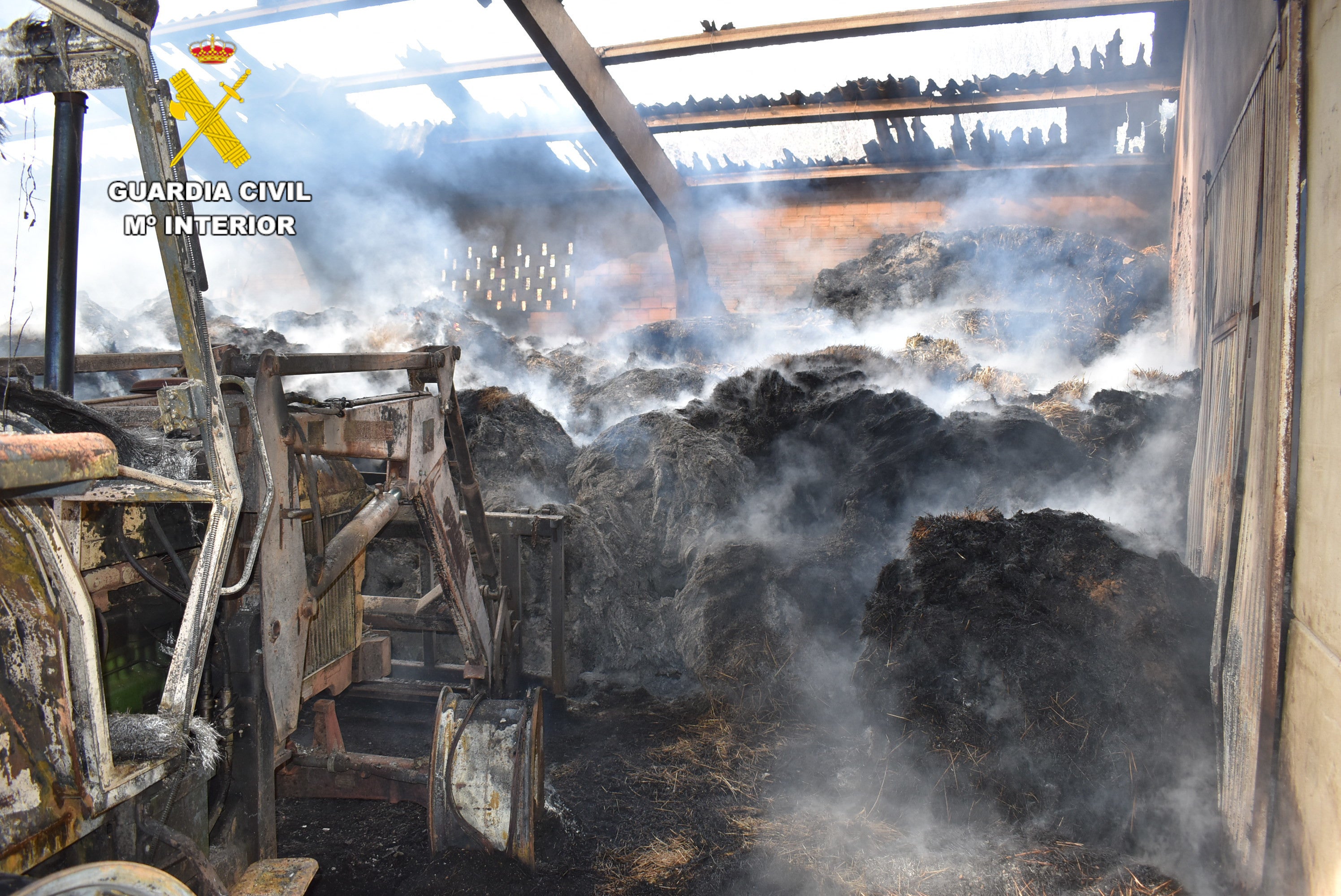 Detenido un extrabajador de una explotación ganadera por incendiar dos naves de Barrillos de las Arrimadas Detenido un extrabajador de una explotación ganadera por incendiar dos naves de Barrillos de las Arrimadas