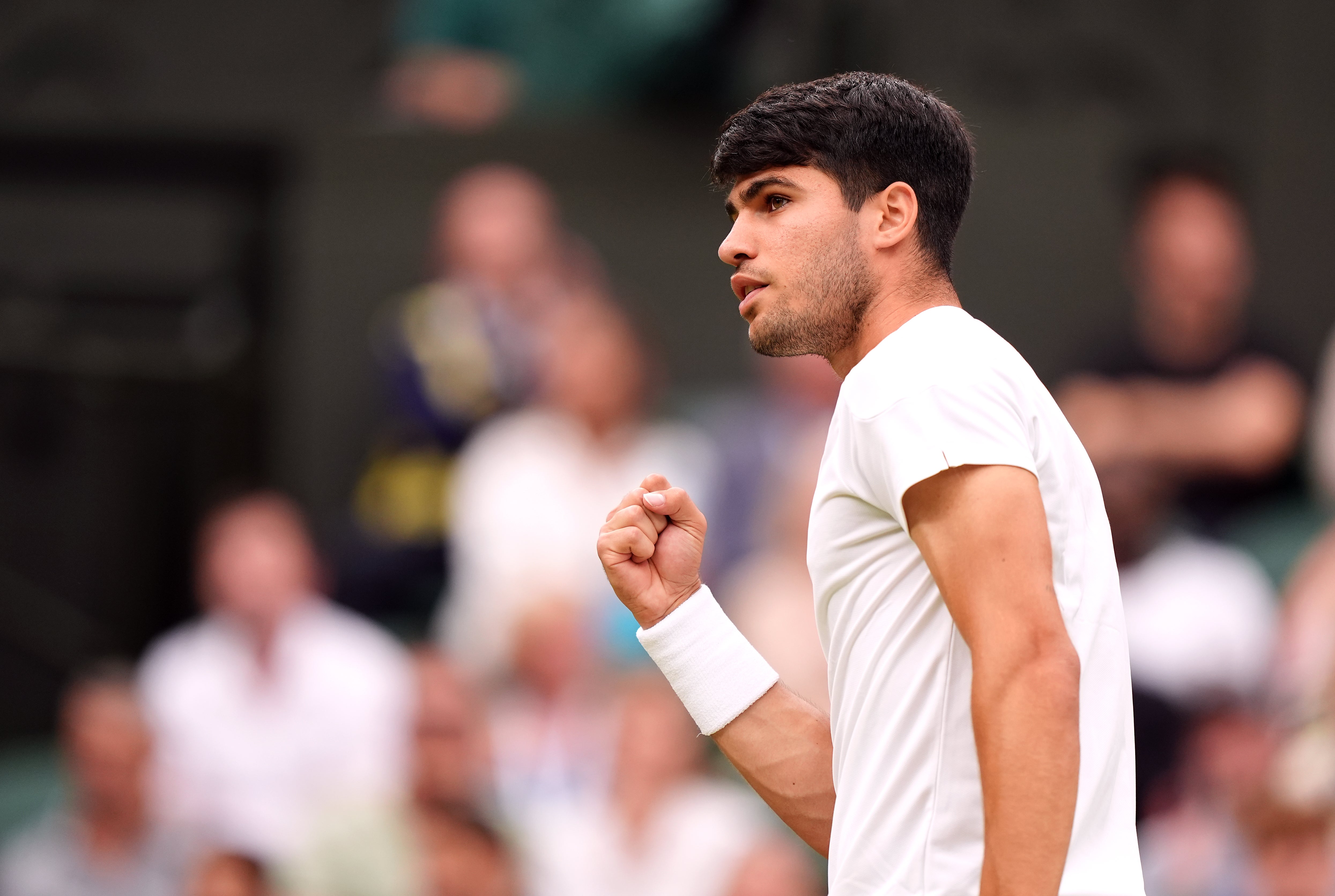 Carlos Alcaraz elimina a Medvedev y luchará por otro título de Wimbledon Carlos Alcaraz elimina a Medvedev y luchará por otro título de Wimbledon