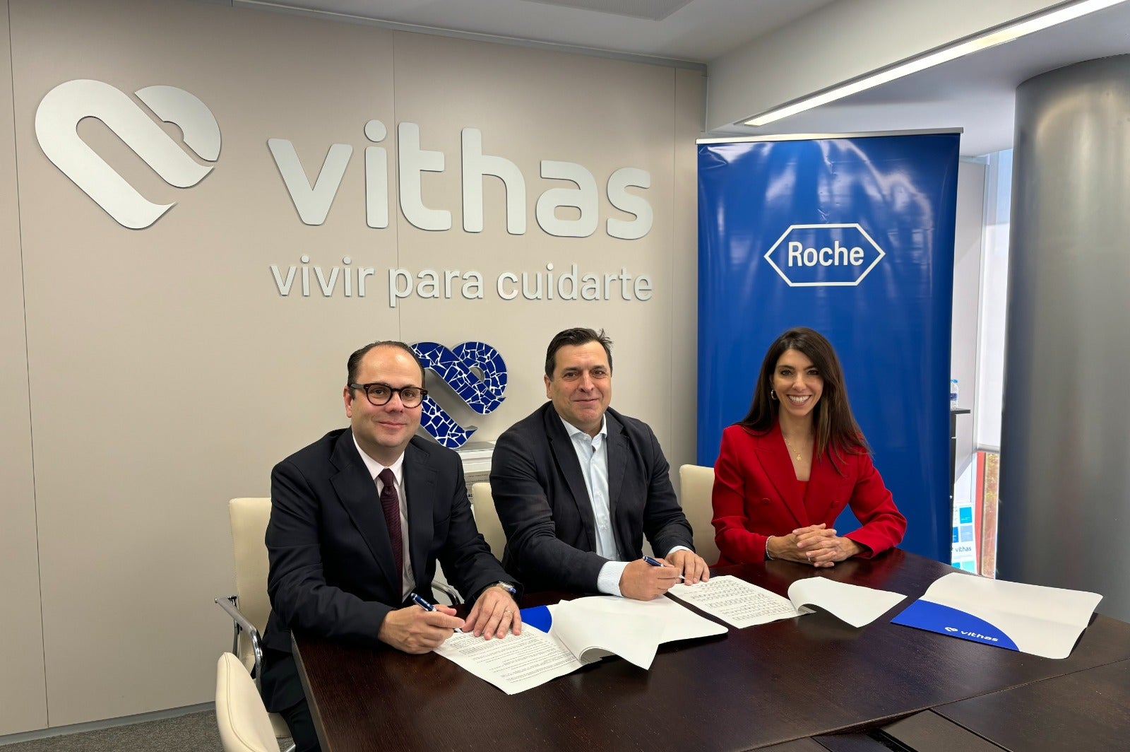Vithas y Roche Farma se alían para impulsar la innovación, la formación y la medicina de precisión Vithas y Roche Farma se alían para impulsar la innovación, la formación y la medicina de precisión