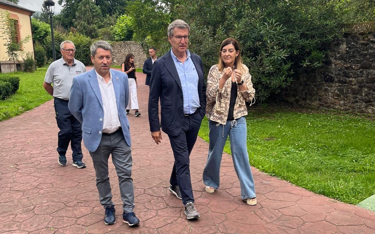 Alberto Núñez Feijoo visita Cabezón de la Sal y el Bosque de Secoyas Alberto Núñez Feijoo visita Cabezón de la Sal y el Bosque de Secoyas