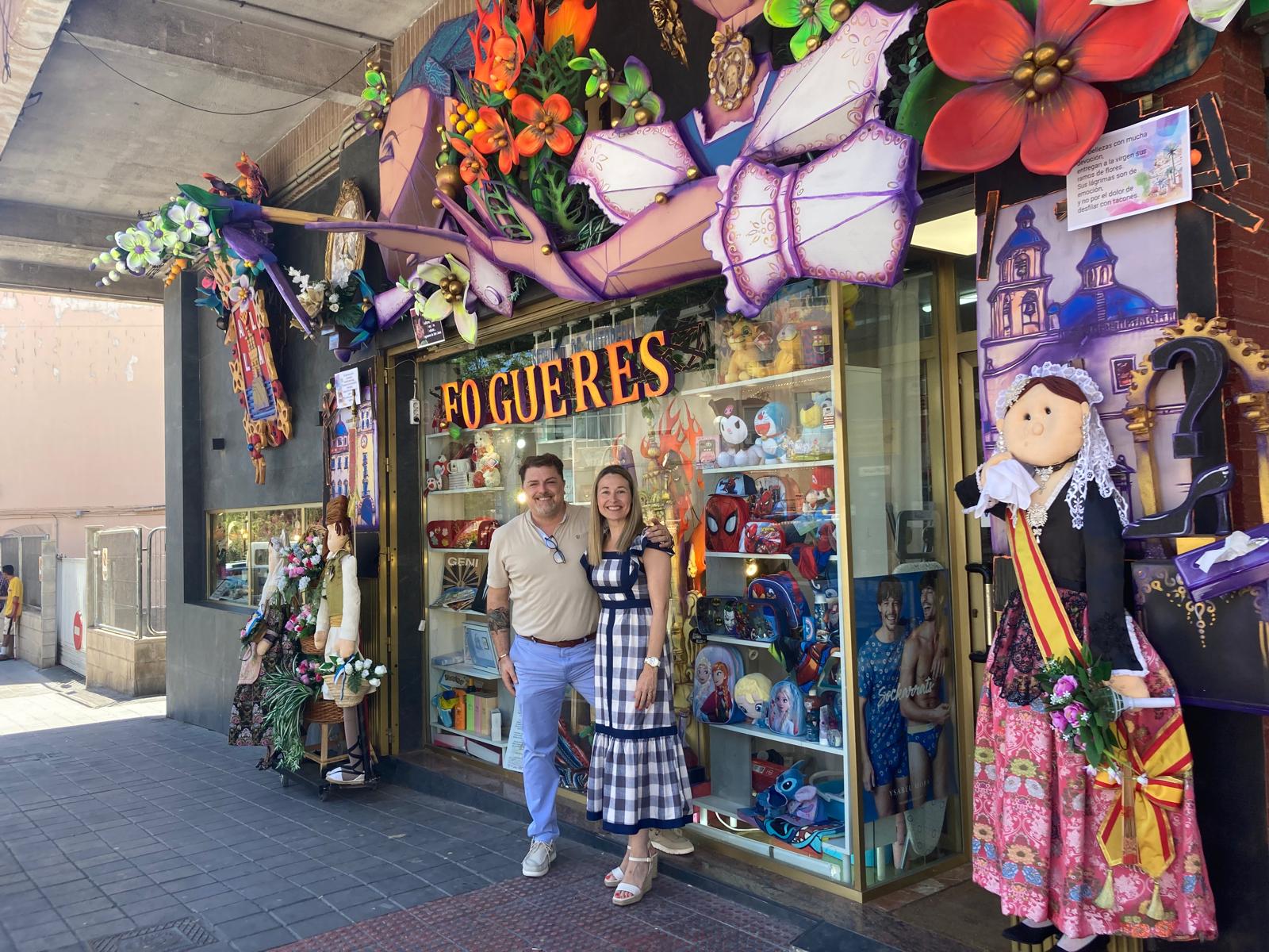 Alicante premia los escaparates de Floristería Orquídea Haus y Autoservicio del Hogar en el concurso de Fogueres Alicante premia los escaparates de Floristería Orquídea Haus y Autoservicio del Hogar en el concurso de Fogueres