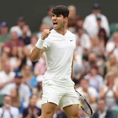 Carlos Alcaraz celebra la victoria ante Tiafoe en Wimbledon Carlos Alcaraz celebra la victoria ante Tiafoe en Wimbledon