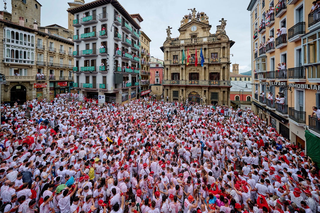 Arrancan los Sanfermines de 2024 con un multitudinario chupinazo Arrancan los Sanfermines de 2024 con un multitudinario chupinazo