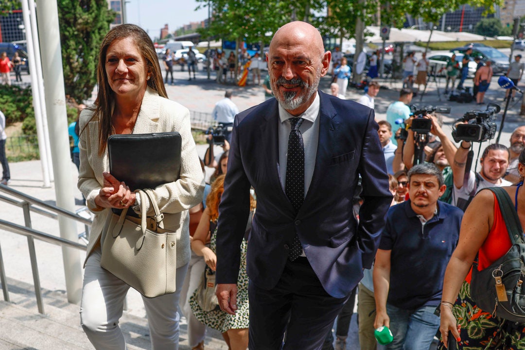 El rector de la Complutense dice que se reunió con Begoña Gómez en Moncloa antes de empezar el máster El rector de la Complutense dice que se reunió con Begoña Gómez en Moncloa antes de empezar el máster