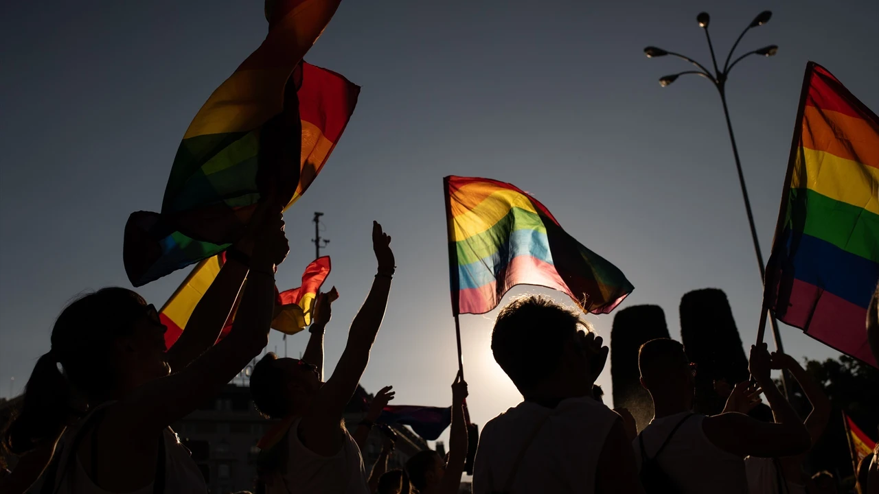 La marcha del Orgullo recorre Madrid con ambiente festivo: "No somos condones, copas ni tacones"