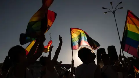 La marcha del Orgullo recorre Madrid con ambiente festivo: "No somos condones, copas ni tacones" La marcha del Orgullo recorre Madrid con ambiente festivo: "No somos condones, copas ni tacones"