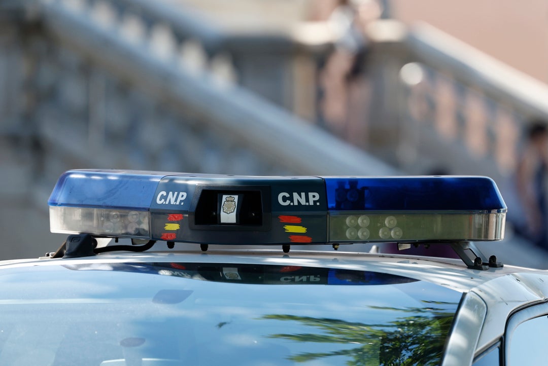 Detenidos nueve turistas por hacer un enorme agujero en un hotel en Mallorca Detenidos nueve turistas por hacer un enorme agujero en un hotel en Mallorca