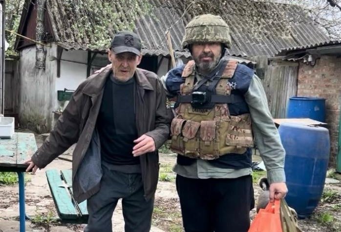 Andrés Torres, el chef y corresponsal de guerra que conciencia a sus comensales: ''Intentamos que la gente salga con otro concepto de vida'' Andrés Torres, el chef y corresponsal de guerra que conciencia a sus comensales: ''Intentamos que la gente salga con otro concepto de vida''