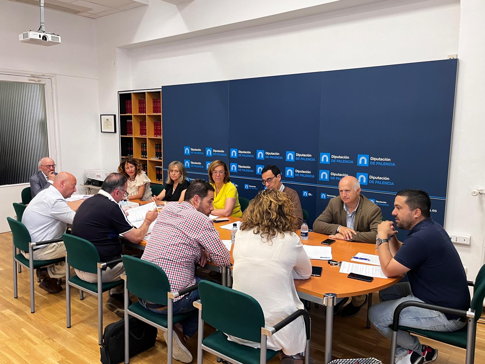 La Diputación de Palencia pone a disposición de los ayuntamientos 300.000 euros para ayudar al mantenimiento de sus colegios La Diputación de Palencia pone a disposición de los ayuntamientos 300.000 euros para ayudar al mantenimiento de sus colegios