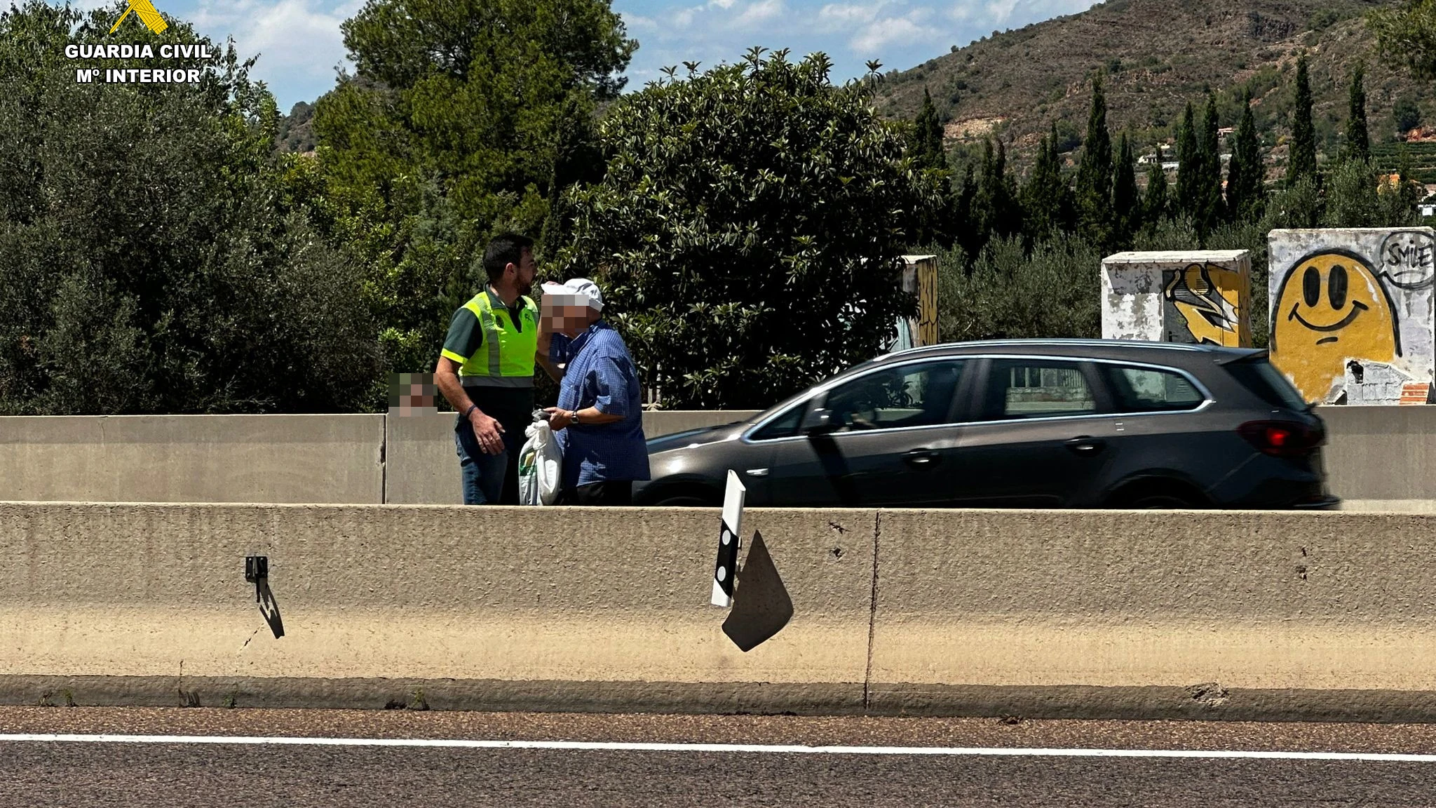 Un guardia civil fuera de servicio rescata a un anciano que caminaba por la Autov&iacute;a A-23
