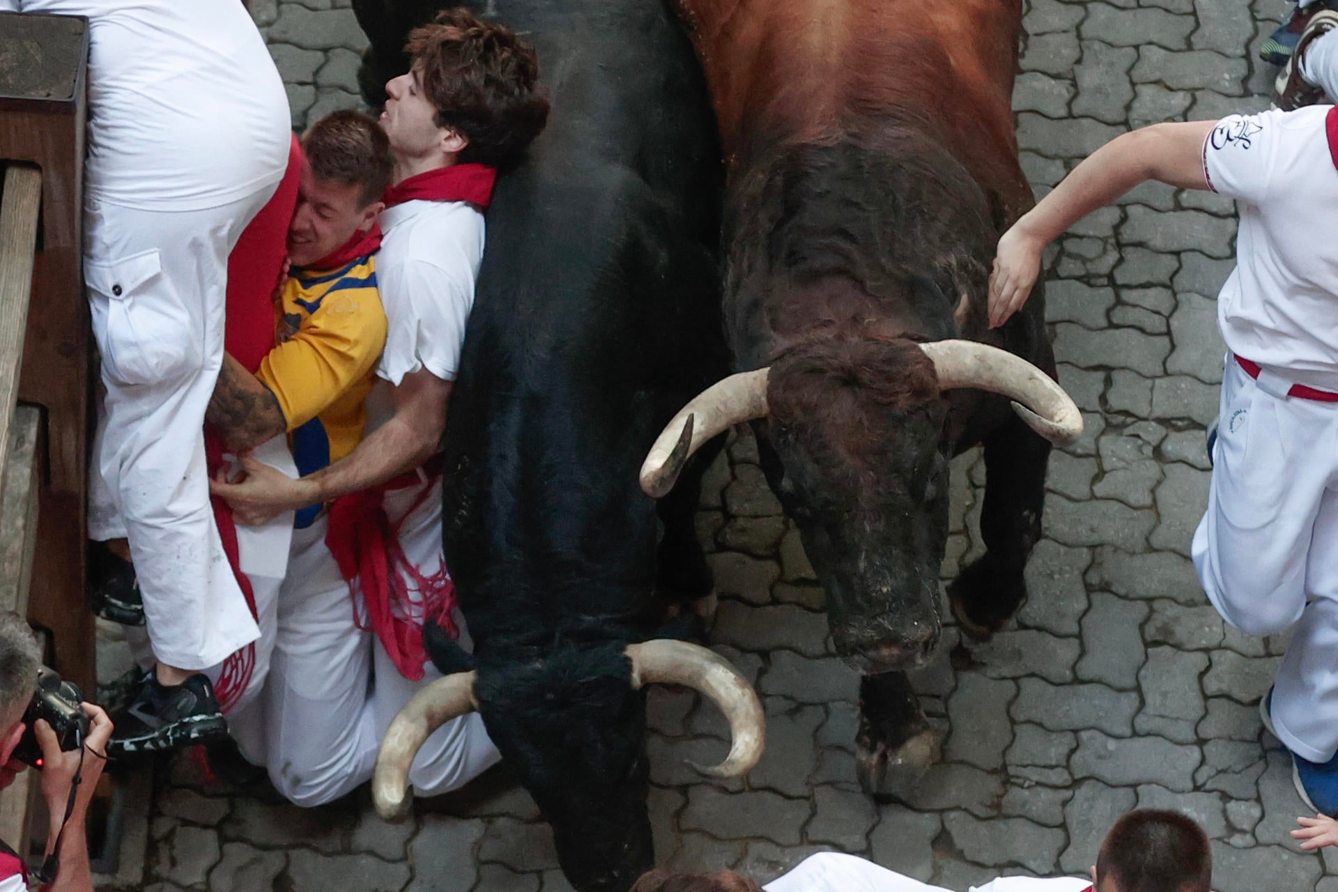 Un rápido y peligroso segundo encierro de San Fermín 2024 se salda con seis heridos Un rápido y peligroso segundo encierro de San Fermín 2024 se salda con seis heridos