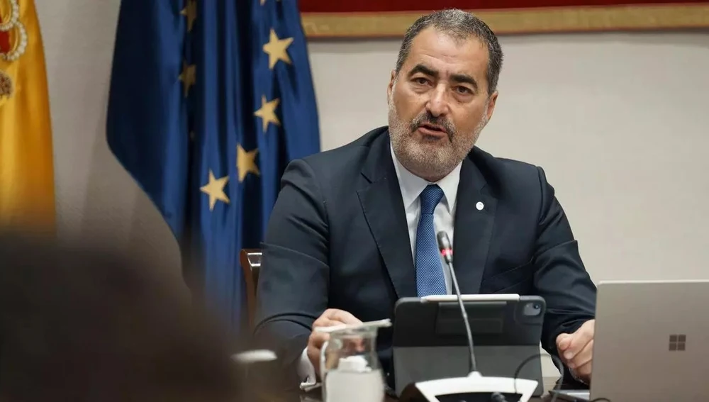 El CEO de One Airways, Óscar Javier Trujillo en la comparecencia de este lunes en la comisión de investigación del Parlamento de Canarias El CEO de One Airways, Óscar Javier Trujillo en la comparecencia de este lunes en la comisión de investigación del Parlamento de Canarias