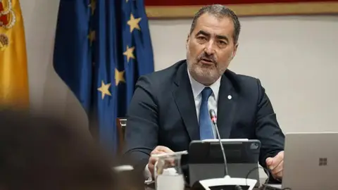 El CEO de One Airways, Óscar Javier Trujillo en la comparecencia de este lunes en la comisión de investigación del Parlamento de Canarias El CEO de One Airways, Óscar Javier Trujillo en la comparecencia de este lunes en la comisión de investigación del Parlamento de Canarias