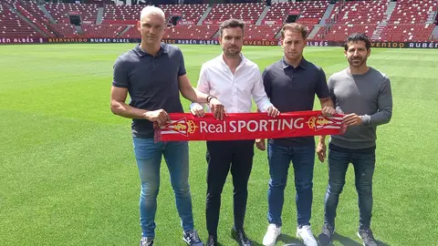 Albés junto a su cuerpo técnico Albés junto a su cuerpo técnico
