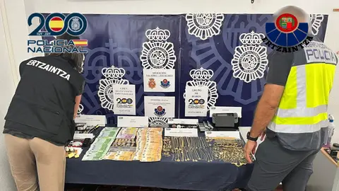 Desarticulado un grupo dedicado al robo con fuerza en domicilio que actuó en Elche. Desarticulado un grupo dedicado al robo con fuerza en domicilio que actuó en Elche.