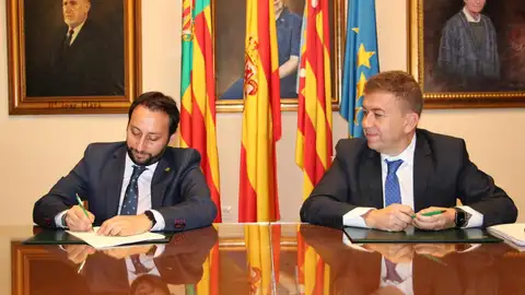 Firma entre el Concejal de vivienda y el Director General de la Entidad de Vivienda y Suelo Firma entre el Concejal de vivienda y el Director General de la Entidad de Vivienda y Suelo