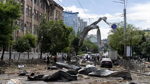 Al menos diez muertos por el ataque ruso masivo contra la ciudad natal de Zelenski Ataque ruso en Kiev