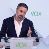 El líder de Vox, Santiago Abascal, durante una rueda de prensa/ EFE/ Javier Lizón