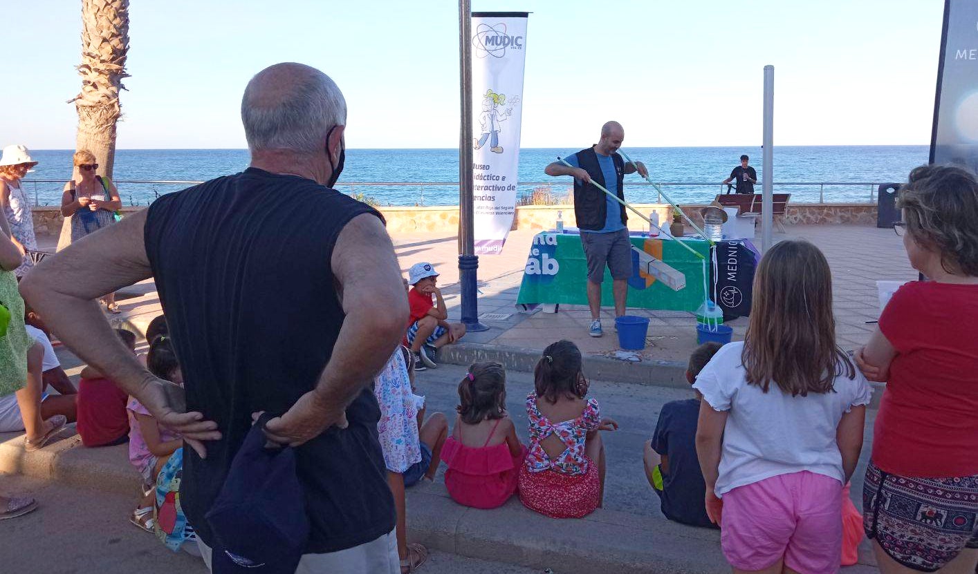 El Museo de Ciencias de la Vega Baja lleva su 'Ciencia de guerrilla' hasta las playas en julio El Museo de Ciencias de la Vega Baja lleva su 'Ciencia de guerrilla' hasta las playas en julio