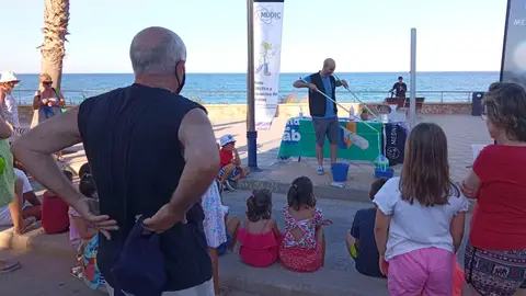 El Museo de Ciencias de la Vega Baja lleva su 'Ciencia de guerrilla' hasta las playas en julio Una de las actividades de 'Ciencia de guerrila' se llevará a cabo en Playa Flamenca el próximo 17 de julio