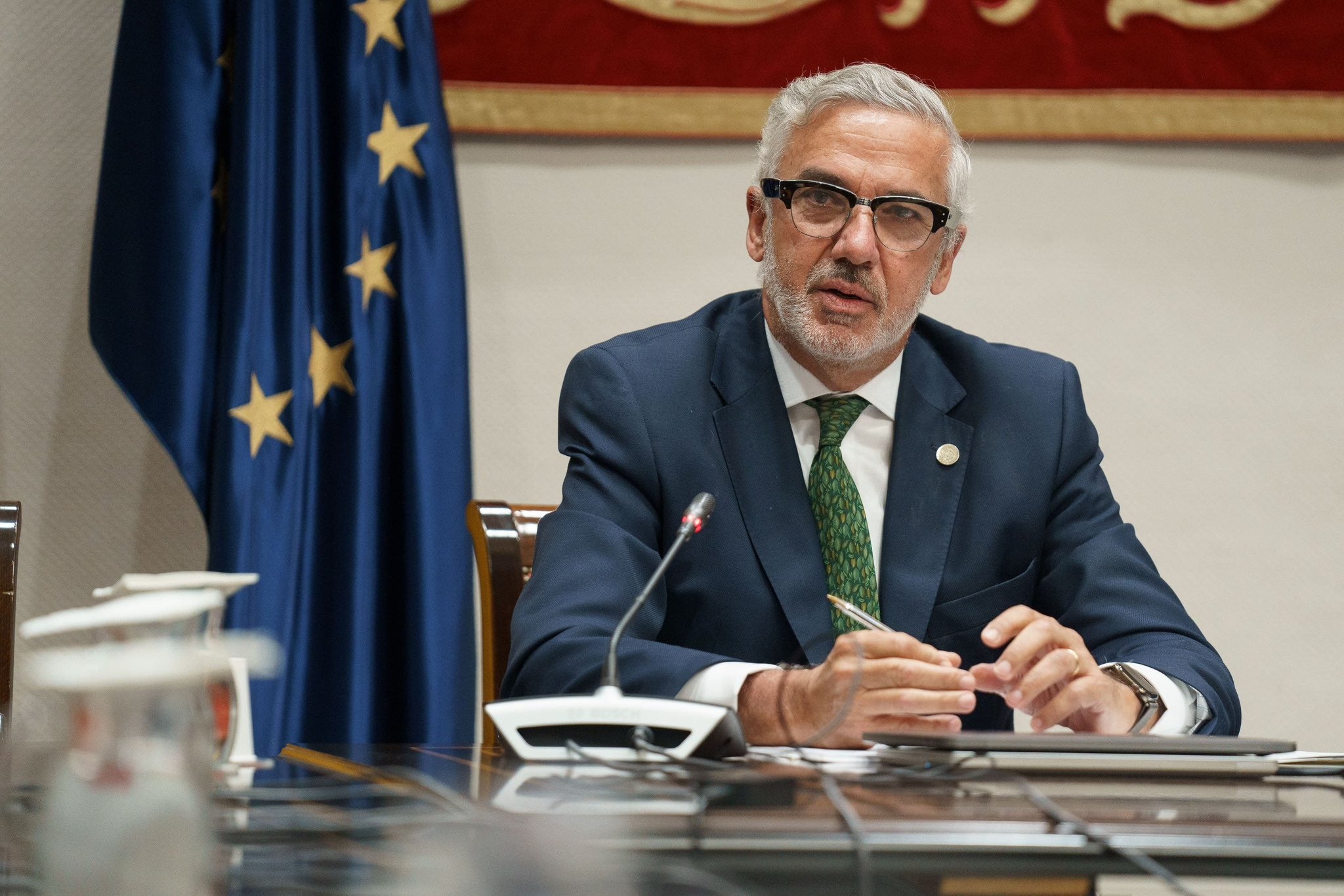 Serra niega que el comité de expertos debatiera la contratación de empresas para traer mascarillas a Canarias Serra niega que el comité de expertos debatiera la contratación de empresas para traer mascarillas a Canarias