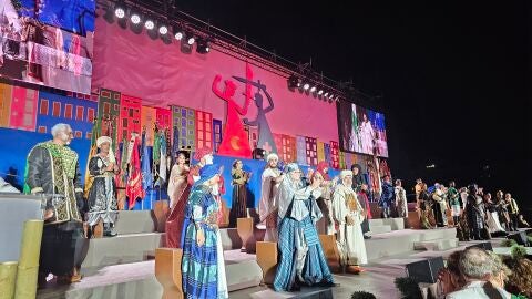 Presentaci&oacute;n de cargos festeros en Villajoyosa