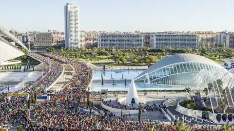 El Medio y el Maratón Valencia buscan 4000 voluntarios El Medio y el Maratón Valencia buscan 4000 voluntarios