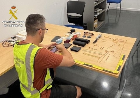 La Guardia Civil detiene a tres personas por robos en áreas de servicio en Castellón La Guardia Civil detiene a tres personas por robos en áreas de servicio en Castellón