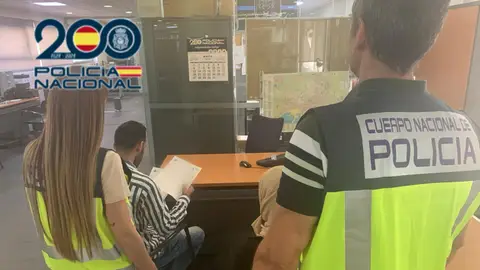 Uno de los detenidos en dependencias policiales Uno de los detenidos en dependencias policiales