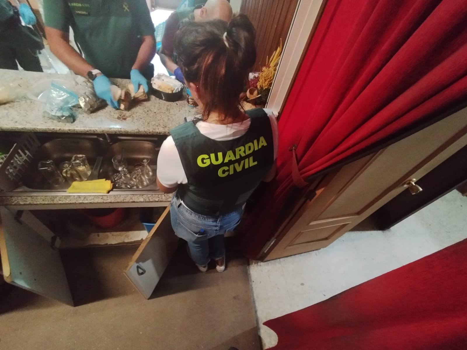 Ingresa en cadea un veciño de Celanova por malos tratos e tráfico de drogas Ingresa en cadea un veciño de Celanova por malos tratos e tráfico de drogas