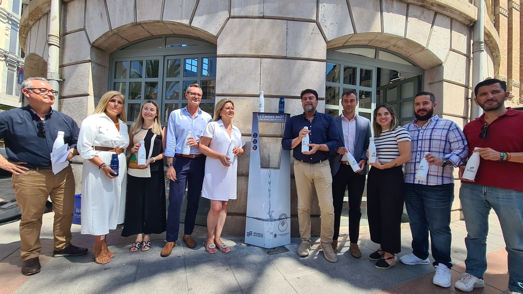 Alicante instala seis surtidores de agua refrigerada para calmar la ola de calor Alicante instala seis surtidores de agua refrigerada para calmar la ola de calor