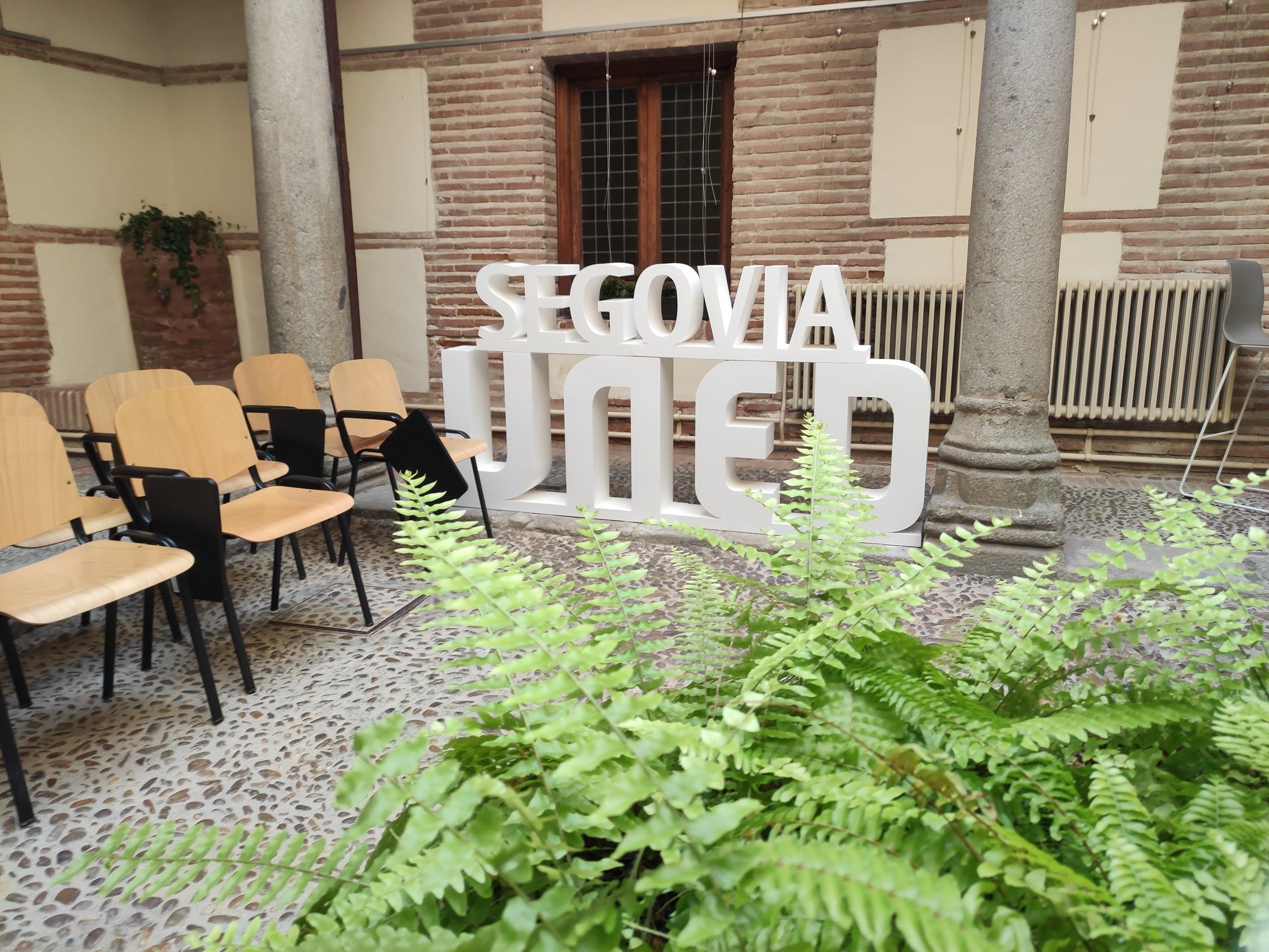 Esta mañana comienza un curso dirigido a profesorado extranjero de español que ejerce en el exterior Esta mañana comienza un curso dirigido a profesorado extranjero de español que ejerce en el exterior