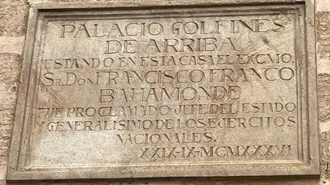 La ARMHEX pide la retirada de la placa franquista de la fachada principal del Palacio de los Golfines de Arriba en Cáceres La ARMHEX pide la retirada de la placa franquista de la fachada principal del Palacio de los Golfines de Arriba en Cáceres