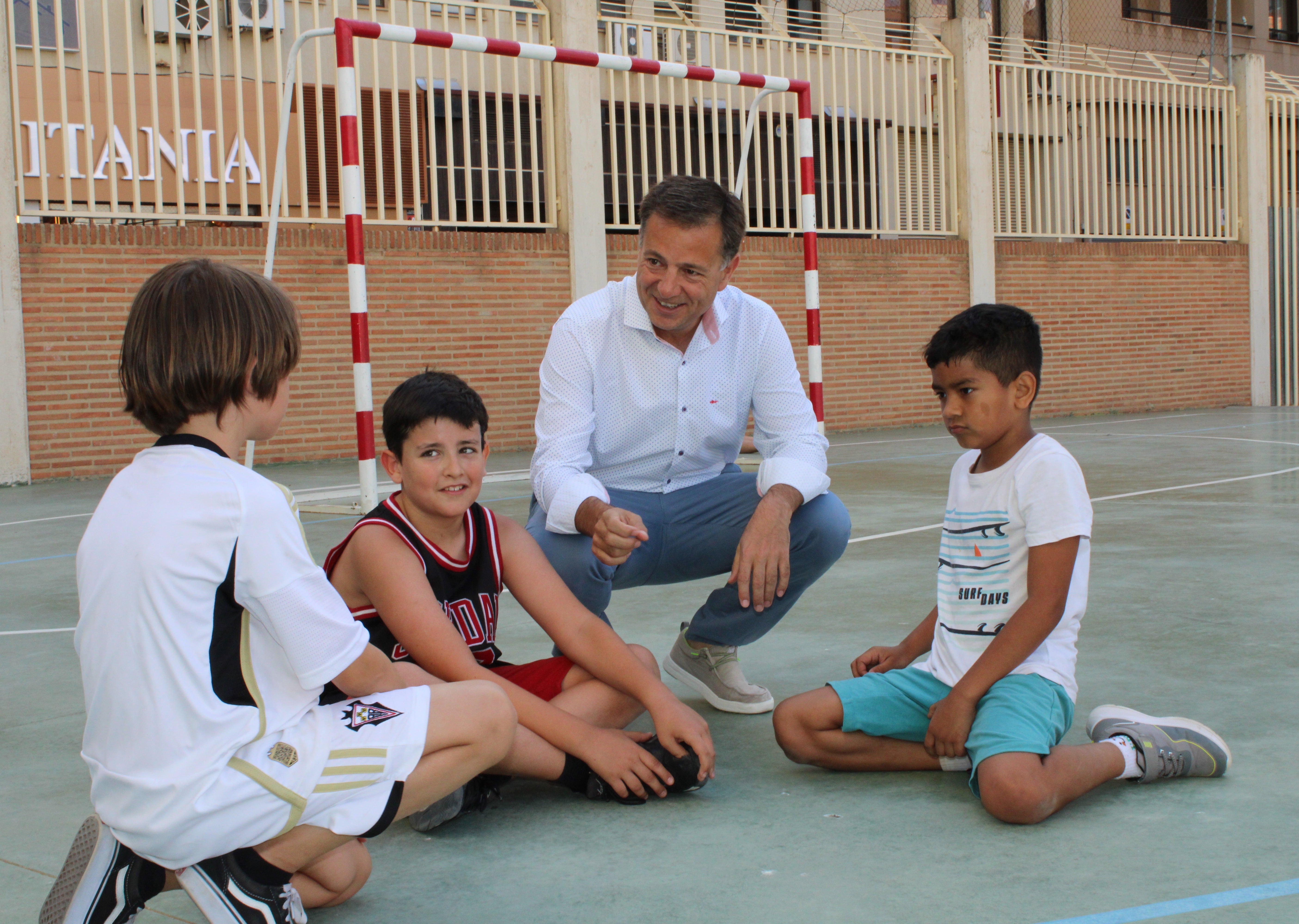 Diez colegios ofrecerán comedor escolar durante el verano a casi 2.200 alumnos becados Diez colegios ofrecerán comedor escolar durante el verano a casi 2.200 alumnos becados
