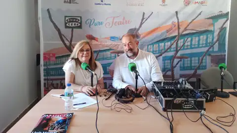 Consoli Huerta, junto con el Rector de la UCLM Julián Garde en Puro Teatro. Consoli Huerta, junto con el Rector de la UCLM Julián Garde en Puro Teatro.