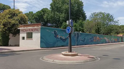 Roban unos ordenadores, dinero en metálico y entradas y bono de baño de la piscina municipal del Parque O´Donnell de Alcalá de Henares Exterior de la piscina del Parque O´Donnell de Alcalá de Henares