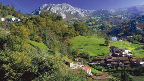 Desde Bimenes emitimos un programa especial por la Fiesta de la Oficialid&aacute;