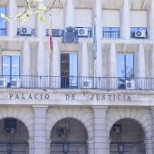 Detalle de la fachada principal de la Audiencia Provincial de Sevilla - Joaquin Corchero - Europa Press