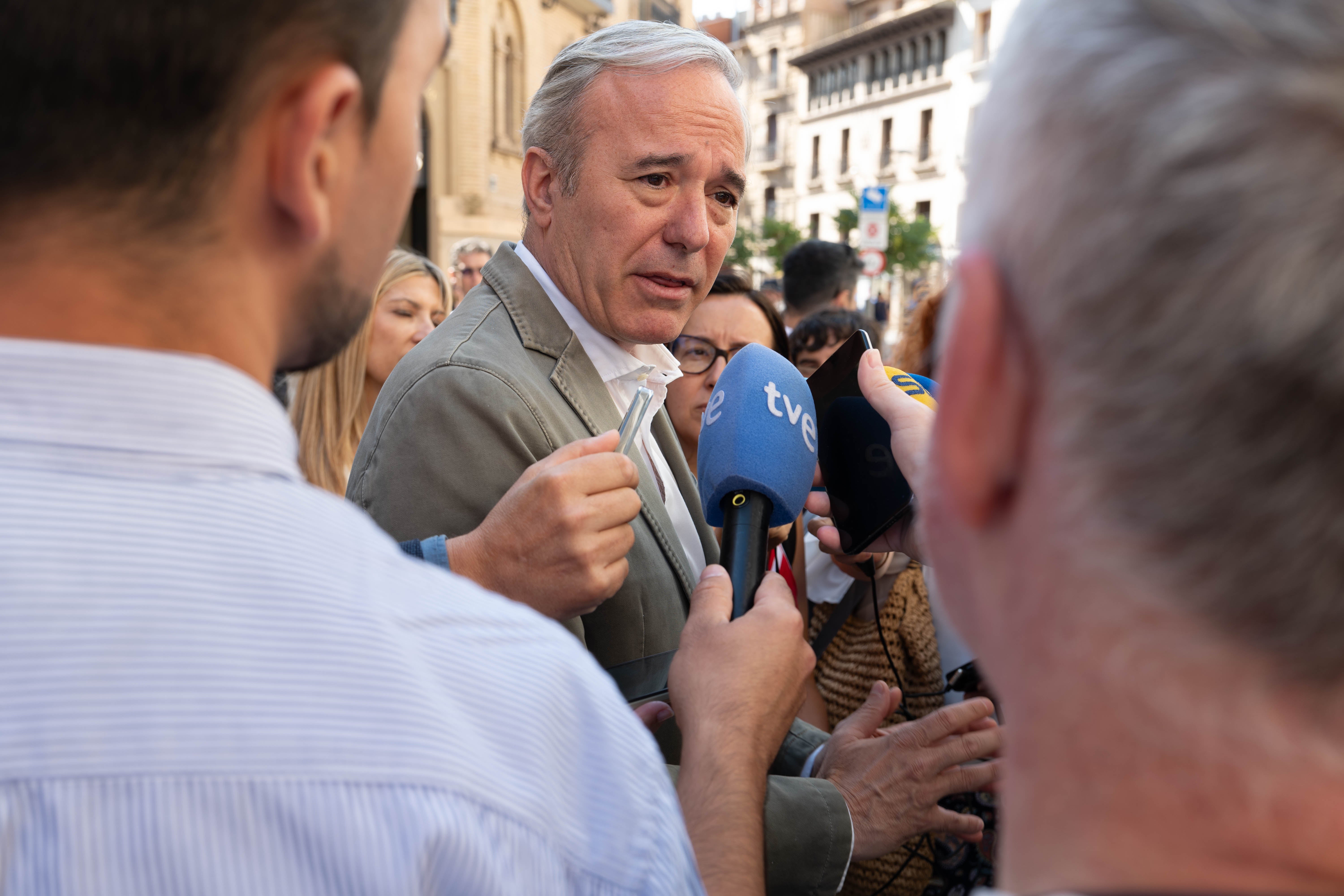 Azcón se niega a aceptar las amenazas de Vox por el reparto de menores migrantes Azcón se niega a aceptar las amenazas de Vox por el reparto de menores migrantes