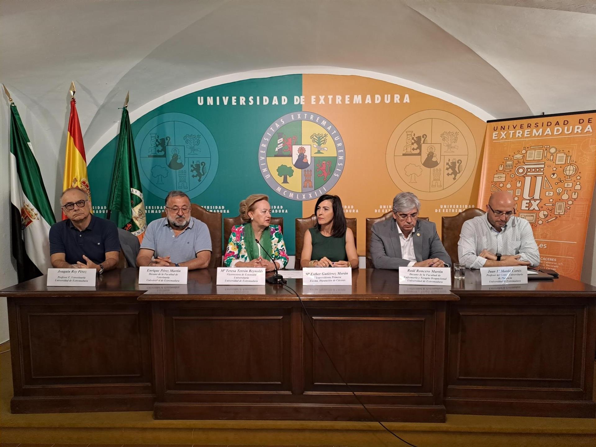 Profesores y estudiantes de la Universidad de Extremadura viajarán hasta Benín para mejorar la salud humana y animal Profesores y estudiantes de la Universidad de Extremadura viajarán hasta Benín para mejorar la salud humana y animal