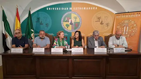 Profesores y estudiantes de la Universidad de Extremadura viajarán hasta Benín para mejorar la salud humana y animal Profesores y estudiantes de la Universidad de Extremadura viajarán hasta Benín para mejorar la salud humana y animal