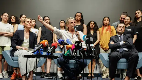 El compositor y productor teatral español Nacho Cano (c) ofrece una rueda de prensa Las frases más destacadas de Nacho Cano para defenderse tras su detención: "El criminal no soy yo, es la Policía"
