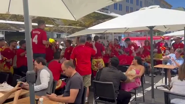Los aficionados españoles tiñen de rojo las calles de Múnich Los aficionados españoles tiñen de rojo las calles de Múnich