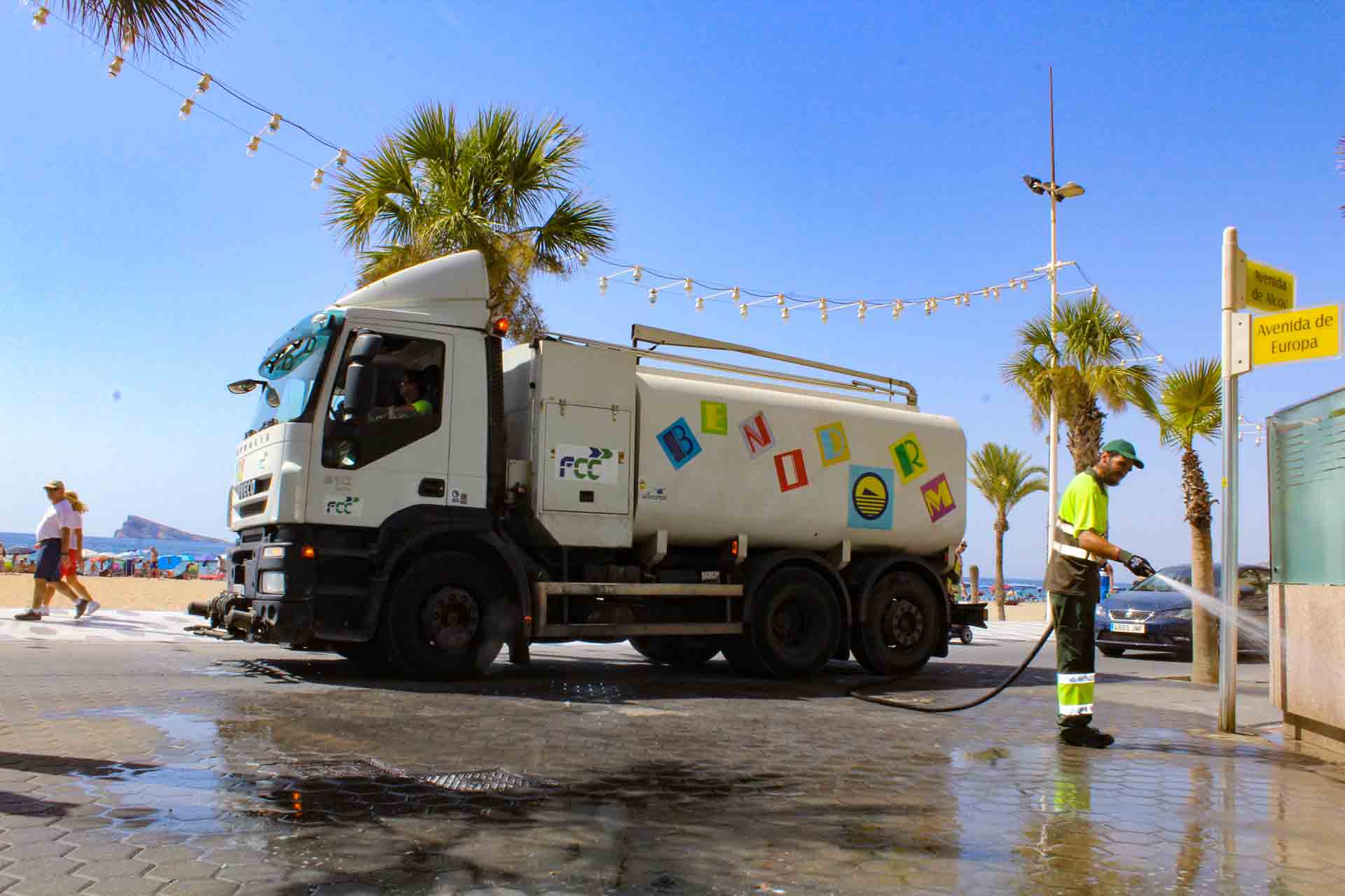 Benidorm aprueba la redacción del Plan Director de Agua Regenerada para aprovechar el 70% de este caudal que aún no se utiliza Benidorm aprueba la redacción del Plan Director de Agua Regenerada para aprovechar el 70% de este caudal que aún no se utiliza