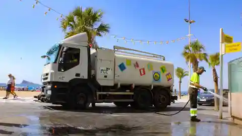 Benidorm aprueba la redacción del Plan Director de Agua Regenerada para aprovechar el 70% de este caudal que aún no se utiliza Benidorm aprueba la redacción del Plan Director de Agua Regenerada para aprovechar el 70% de este caudal que aún no se utiliza