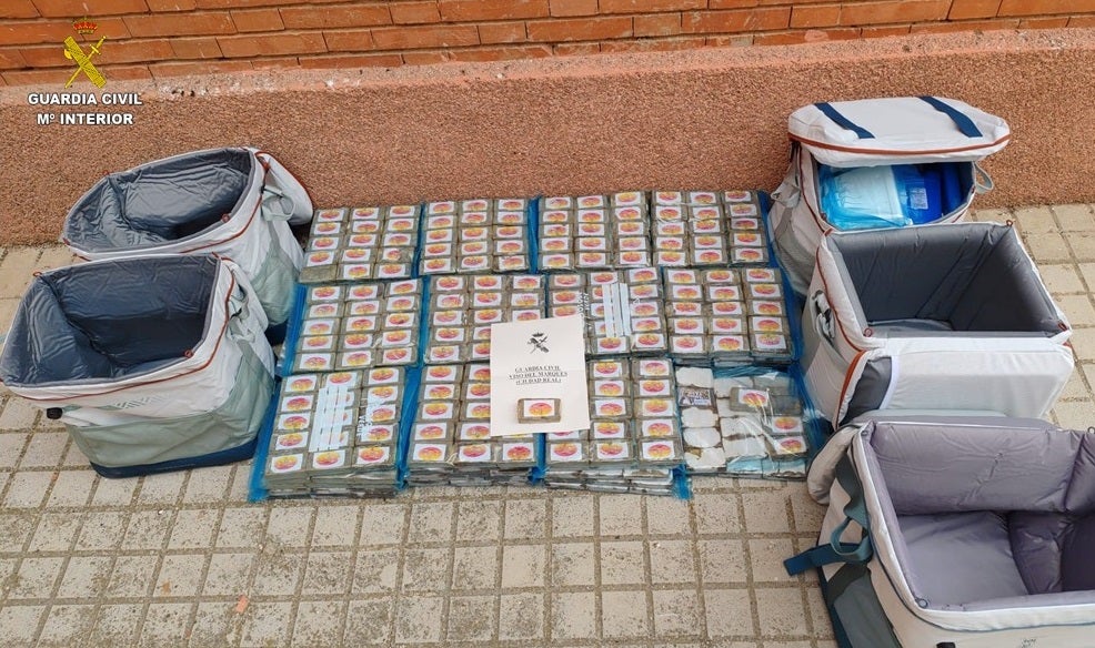 La Guardia Civil interviene 85 kilos de hachís en un control en Almuradiel La Guardia Civil interviene 85 kilos de hachís en un control en Almuradiel