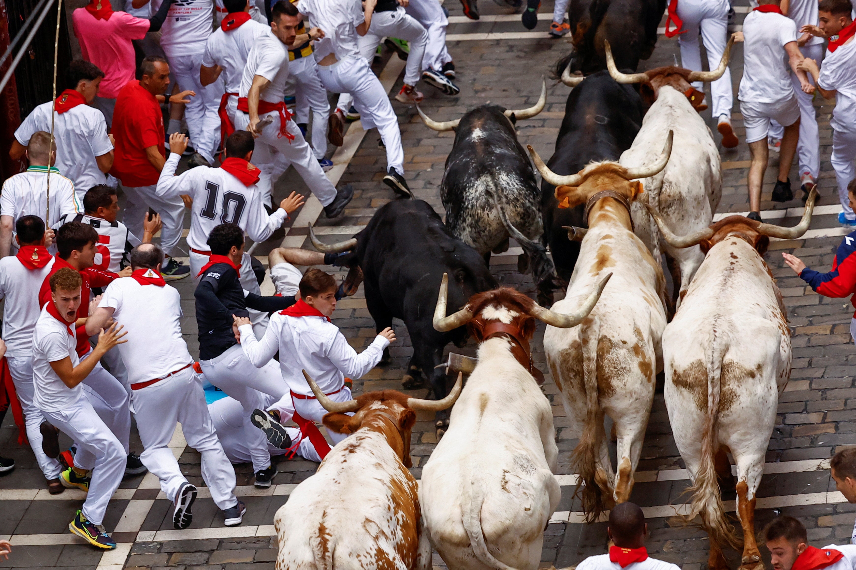 Los toros de Victoriano del Río protagonizan un rápido encierro Los toros de Victoriano del Río protagonizan un rápido encierro