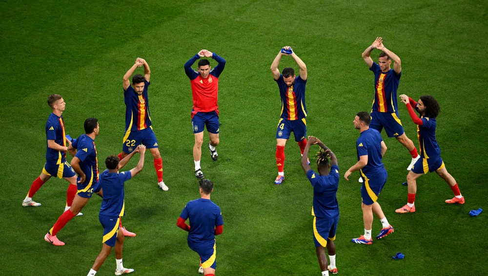 La selección española calienta antes de las semifinales de la Eurocopa ante Francia