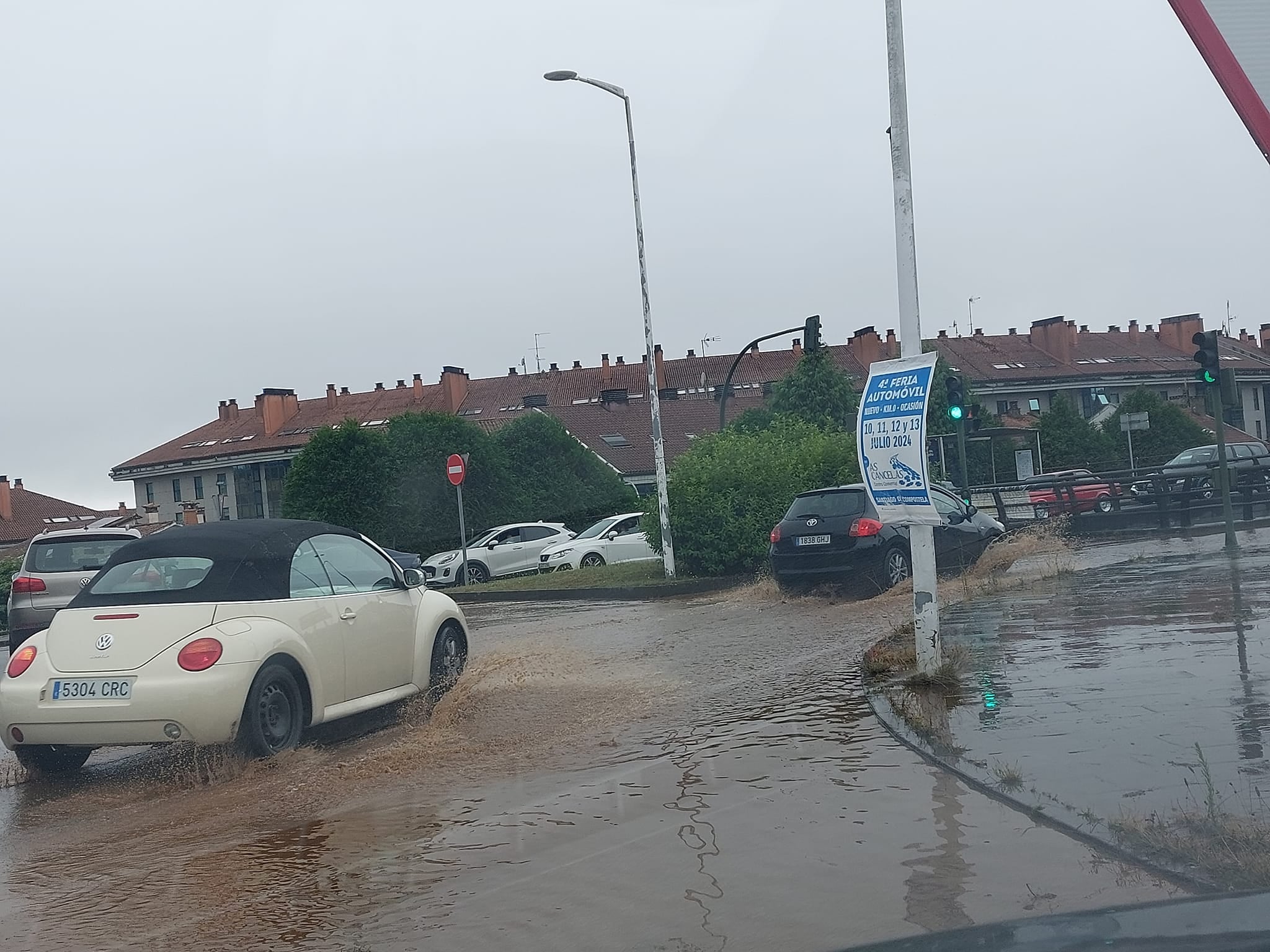 Cortes de suministro de agua y anegaciones en San Lázaro por una avería en el depósito de As Cancelas Cortes de suministro de agua y anegaciones en San Lázaro por una avería en el depósito de As Cancelas