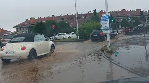 Cortes de suministro de agua y anegaciones en San Lázaro por una avería en el depósito de As Cancelas Cortes de suministro de agua y anegaciones en San Lázaro por una avería en el depósito de As Cancelas